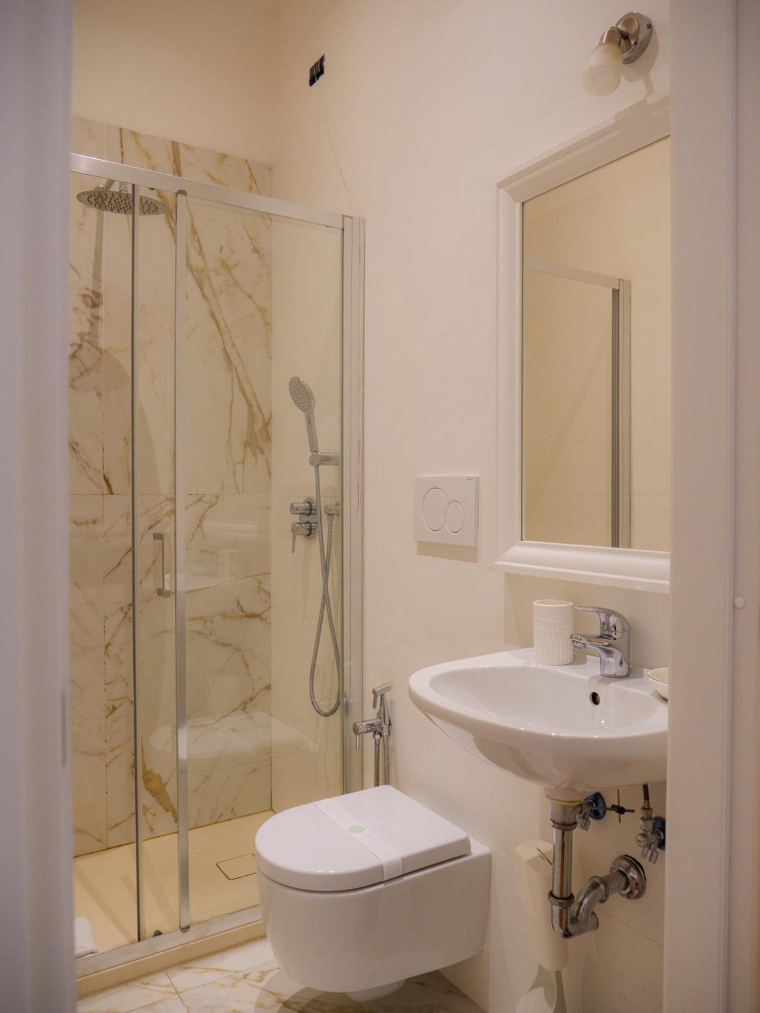 Colosseo Guest House Рим Екстериор снимка