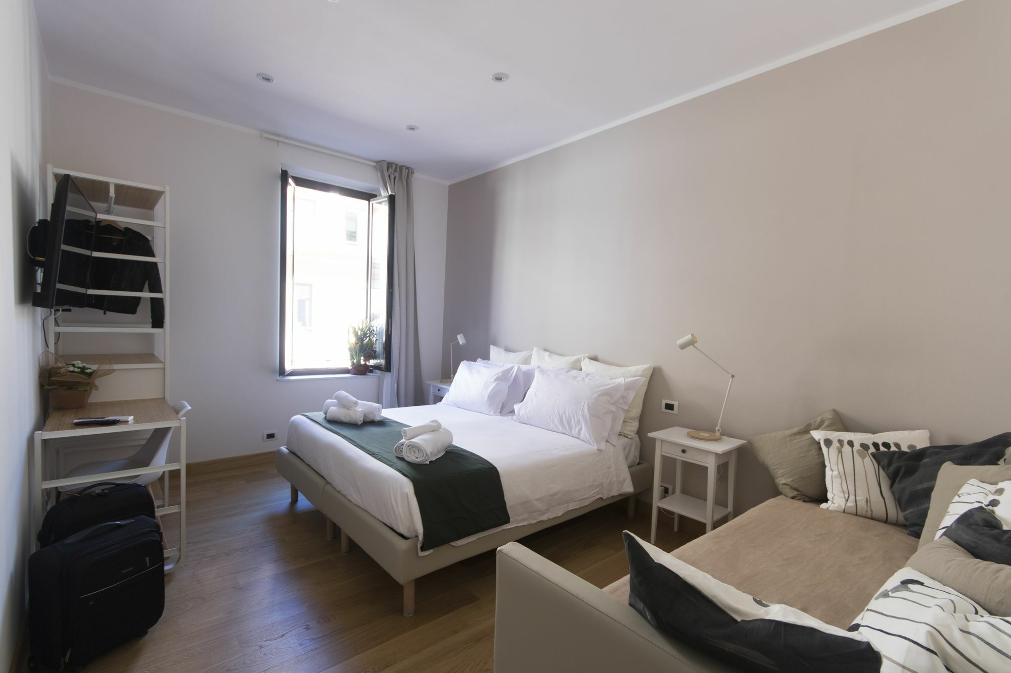 Colosseo Guest House Рим Екстериор снимка
