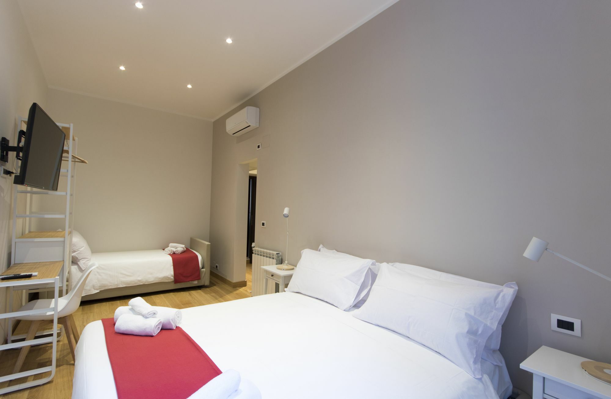 Colosseo Guest House Рим Екстериор снимка