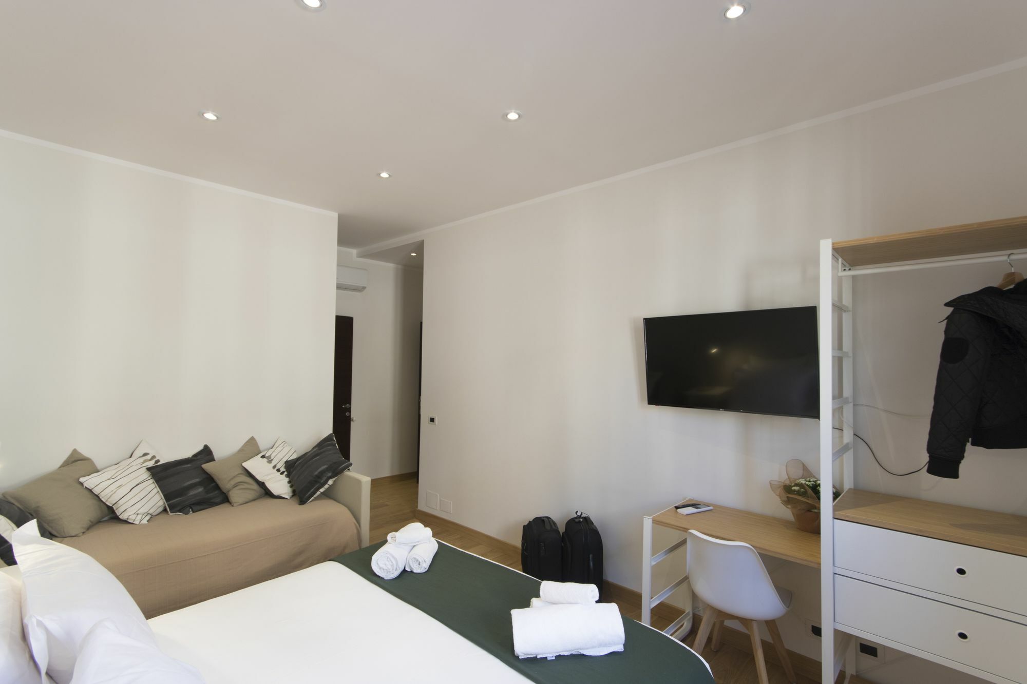 Colosseo Guest House Рим Екстериор снимка